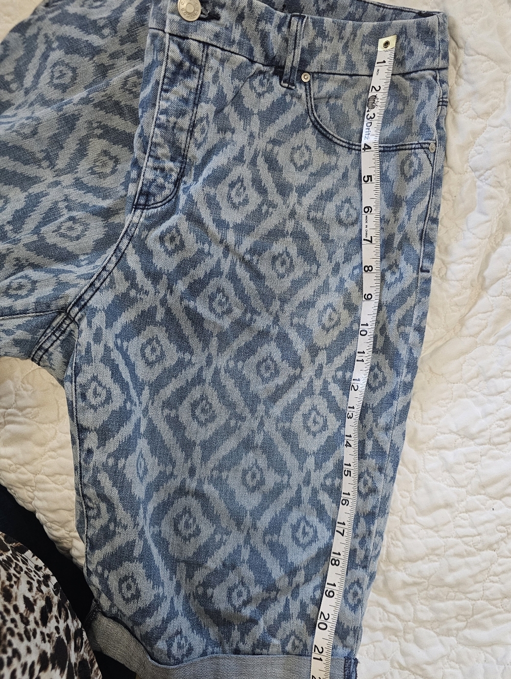 Chico's Blue Patterned Women's Denim Jean Shorts EUC  Size 2.5 - Picture 4 of 6